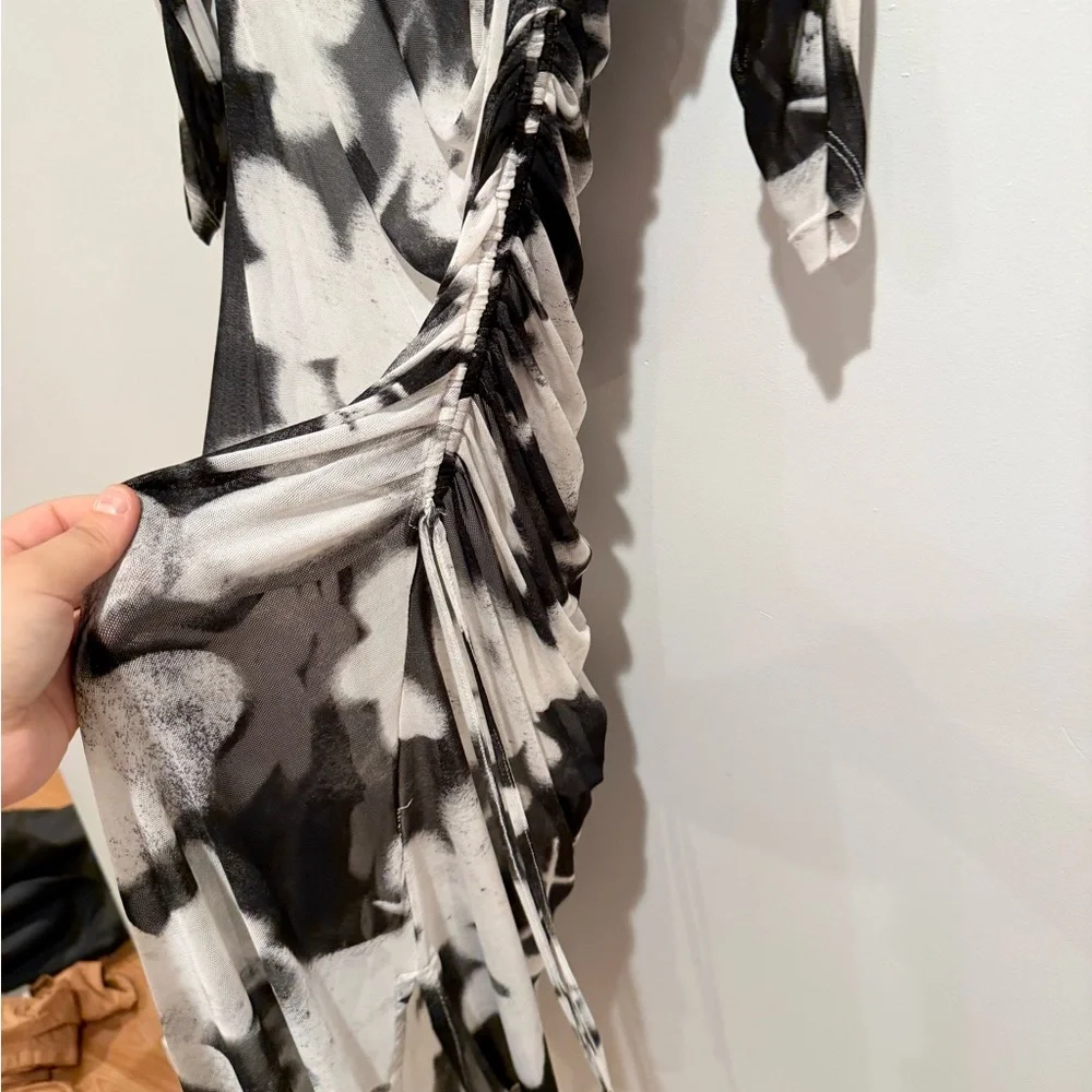 Calvin Klein Women’s Elegant Black and White Floral Dress Size 12 - Picture 7 of 8